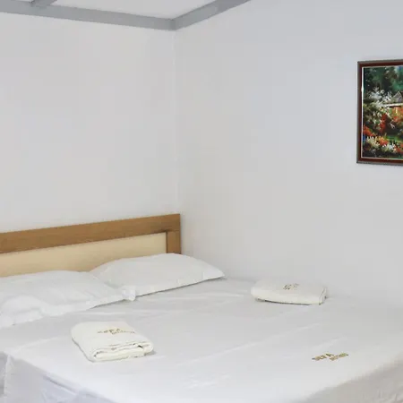 Sefabrothershotel Golem (Tirana)